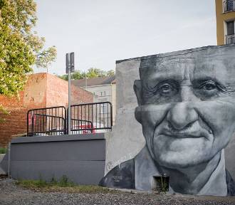 Teofil Ociepka bohaterem najnowszego muralu w Bydgoszczy. Jesteśmy miastem murali?