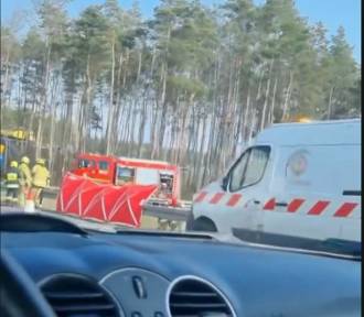 Śmiertelny wypadek na S11 pod Poznaniem. Lądował śmigłowiec ratunkowy!