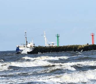 Sztorm na Bałtyku. Wzburzone morze w Darłowie. Zdjęcia z Darłówka Zachodniego