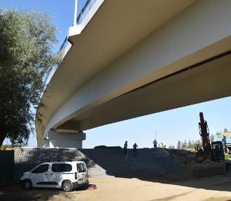 Najdłuższy most w Małopolsce prawie gotowy. Przeprawa przeszła próby obciążeniowe