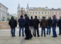 Męski różaniec publiczny w Piotrkowie. Po raz ostatni w 2023 roku mężczyźni przeszli przez miasto modląc się i śpiewając. ZDJĘCIA, VIDEO