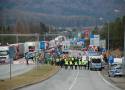 Rolnicy zablokowali przejście graniczne ze Słowacją w Barwinku. Protest ma potrwać do czwartku [ZDJĘCIA]
