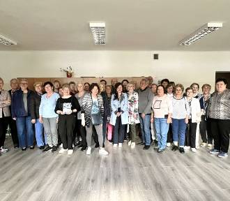Studenci Uniwersytetu Trzeciego Wieku w Gołuchowie uczcili Światowy Dzień Sztuki