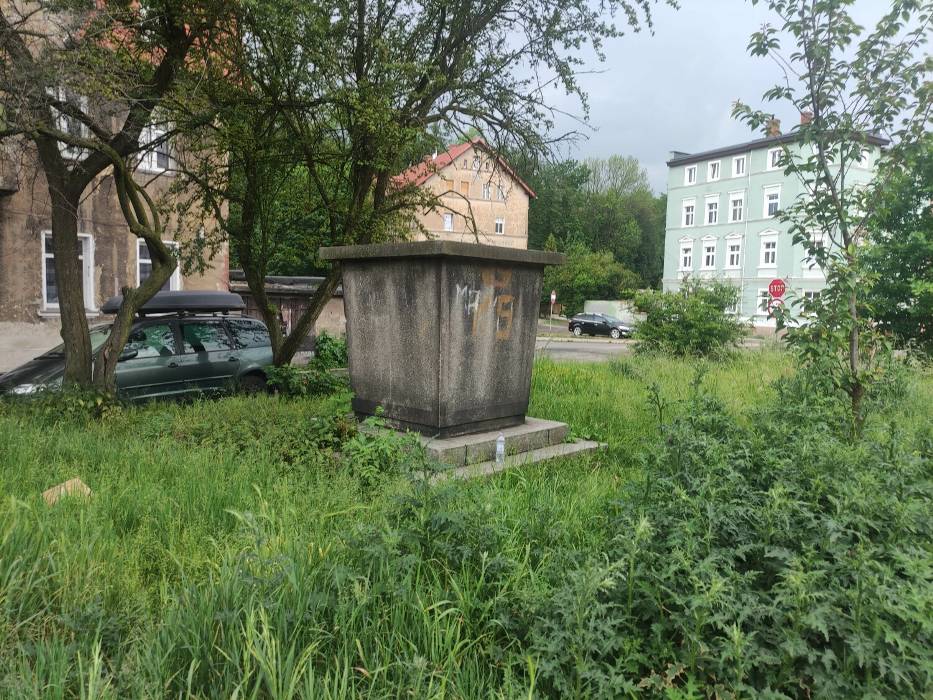 Zapomniany monument o krok od Rynku w Wałbrzychu. Pod nim płynie rzeka - zobaczcie zdjęcia