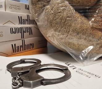 U 85-letniego mieszkańca Różana policjanci znaleźli papierosy i tytoń bez akcyzy