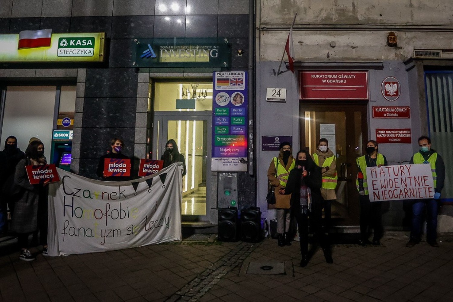 Protest maturzystów pod Kuratorium Oświaty w Gdańsku w środę, 25
