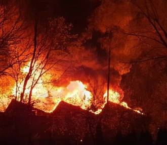 Ogromny pożar w Sulechowie. W ogniu dawna fabryka mebli | ZDJĘCIA, WIDEO