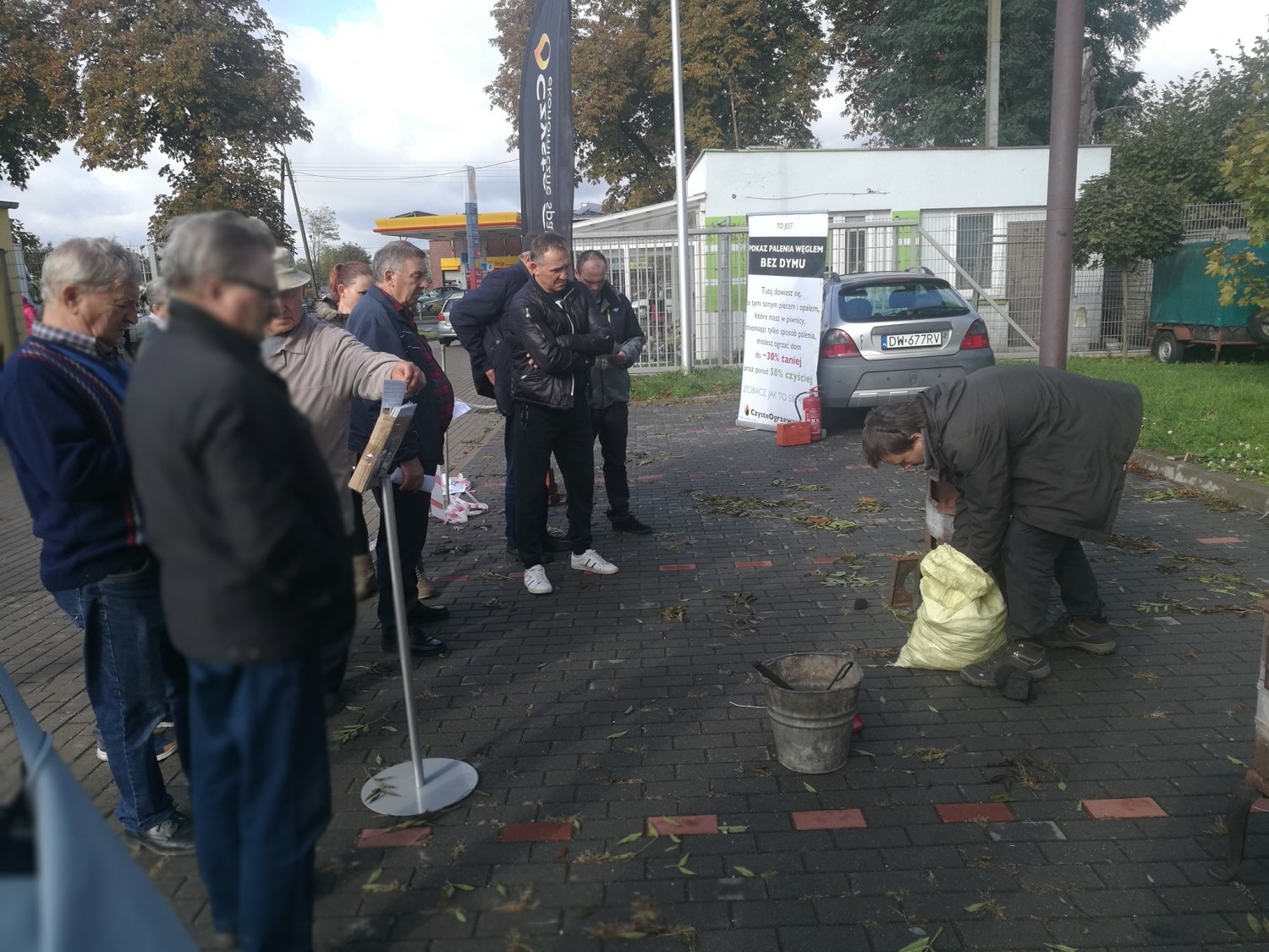 Szkolenie z palenia w piecach przeprowadzone na targowisku w minioną środę