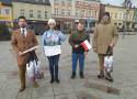 Akcja "Kocham Polskę", którą organizowała Młodzież Wszechpolska, odbyła się w Skokach i Wągrowcu. Przechodnie otrzymali plakat i chorągiewkę