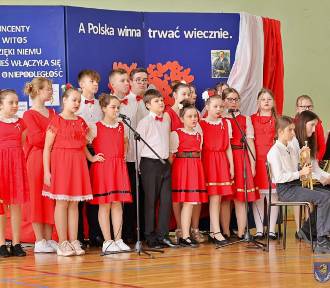 Ten patriotyczny koncert zachwycił mieszkańców Wierzbicy. Zobacz zdjęcia