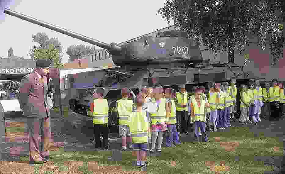 O czołgu T-34 opowiadał Ryszard Wydziałkowski z WSzW, który przed laty służąc w armii jeździł taką maszyną
