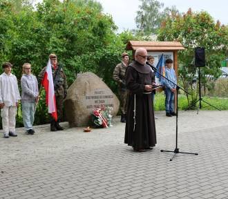 Pamięć i hołd: skwer ofiar obozu Burgweide we Wrocławiu
