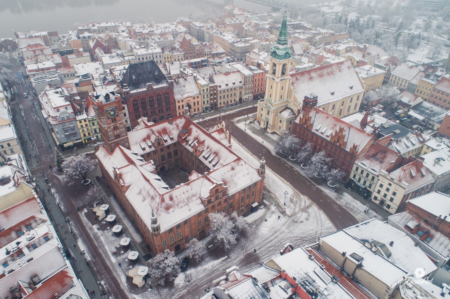 Toruń zimą widziany z drona. Zobacz, jak pięknie wyglądał Toruń z góry! Oto zdjęcia!