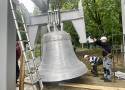 Ludwisarze z Przemyśla odlali Vox Dei, jeden z najcięższych dzwonów w Polsce. Trafił do kościoła w Ustroniu [ZDJĘCIA]