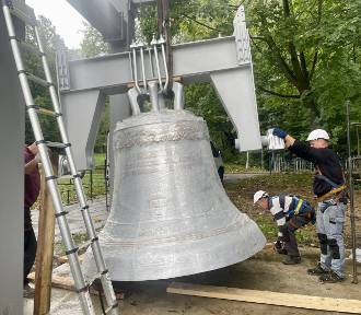 Ludwisarze z Przemyśla odlali Vox Dei, jeden z najcięższych dzwonów w kraju [ZDJĘCIA]