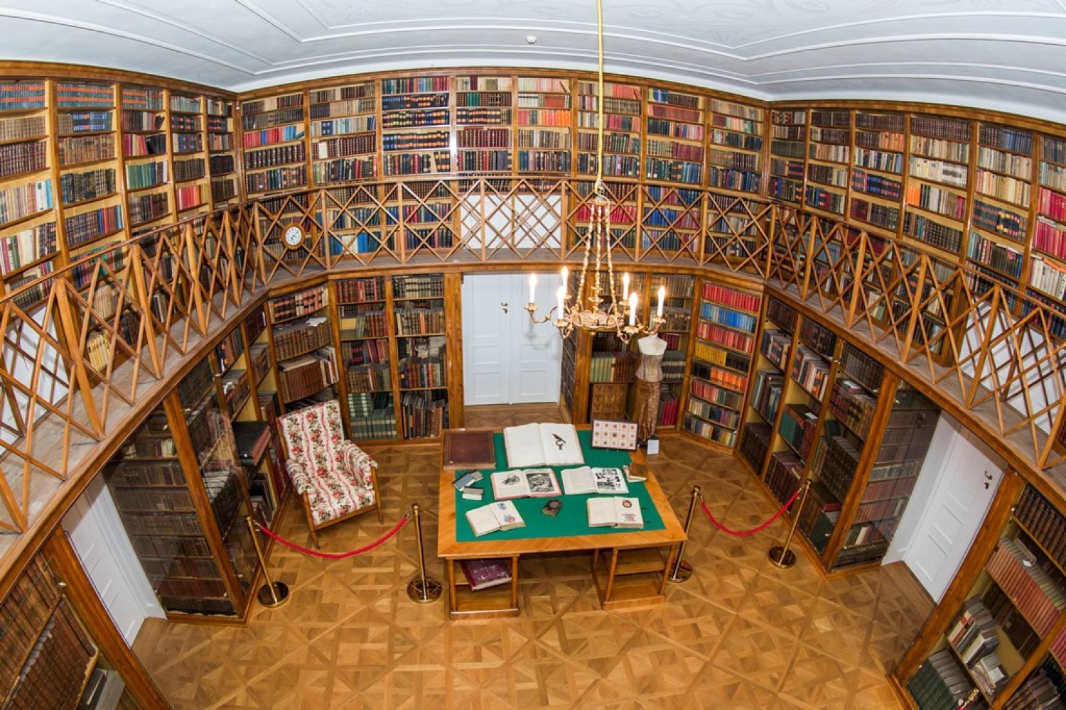 Nowy Pałac w Kostelcu (biblioteka)