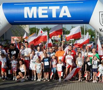 Bieg z Flagą w Kaliszu. Tak uczcili Dzień Flagi Rzeczypospolitej Polskiej. ZDJĘCIA