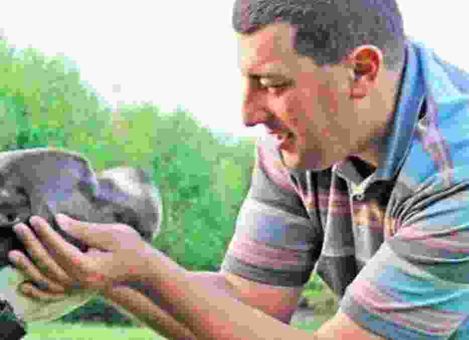 Grzegorz Bielawski – ratuje zwierzęta, dokumentuje ich cierpienie, a katów stawia przed sądem