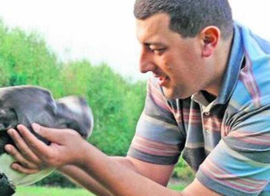 Grzegorz Bielawski – ratuje zwierzęta, dokumentuje ich cierpienie, a katów stawia przed sądem
