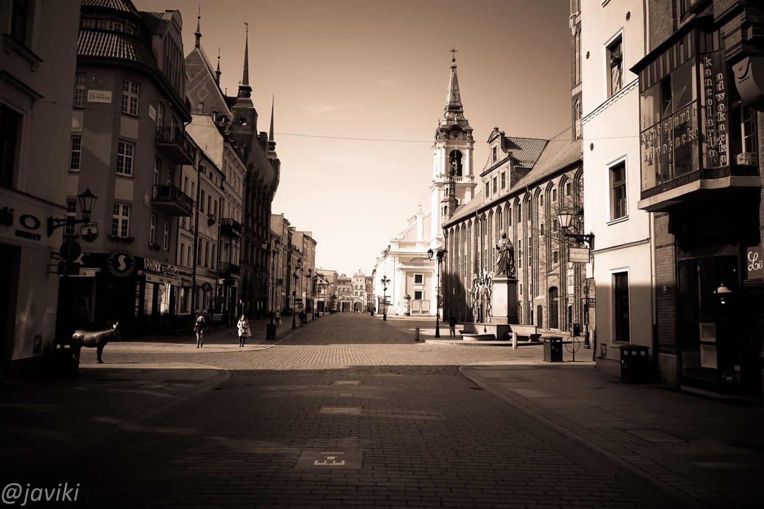 Toruń w czasie zarazy. Zobacz zdjęcia z pustych ulic naszego miasta!