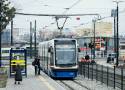 W autobusach i tramwajach w Bydgoszczy jest tłok. Pasażerowie chcieliby więcej kursów