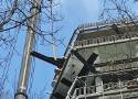 Wieża widokowa w Parku Sobieskiego: Ogromny dźwig zamontował szczyt wieży. Zaczyna się montaż blachy - zdjęcia