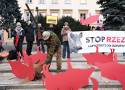 Protest w centrum Warszawy. "Stop rzezi dzików!". Trwa manifestacja przy rondzie de Gaulle'a