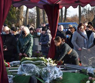 Pogrzeb Emilii Kwidzinskiej: setki osób pożegnały pielęgniarkę z Żelistrzewa