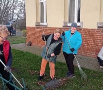 Mieszkańcy Kurowa dbają o wspólną przestrzeń. Po raz kolejny razem posprzątali wieś