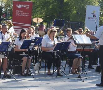 Koncert Miejskiej Orkiestry Dętej „Grocholice” w Parku Świętojańskim. ZDJĘCIA