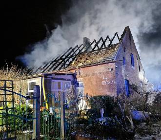 Pożar domu w Rychliku. Rodzina została bez dachu nad głową
