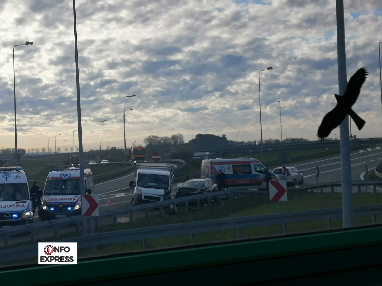 Wypadek samochodu dostawczego i osobowego na DK11 w Lubecku