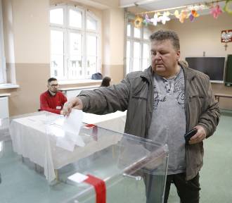 Wybory 2024 w Tychach. Mieszkańcy już od rana głosują. Zobacz zdjęcia 