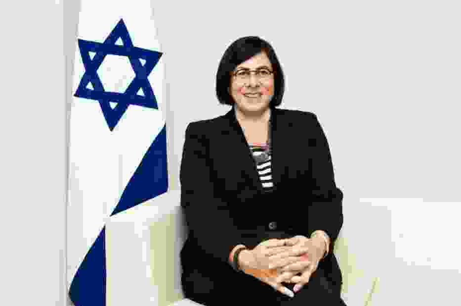 Anna Azari