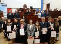 W gmachu Sejmu Śląskiego wręczono nagrody wielokrotnym laureatom wojewódzkich konkursów przedmiotowych. To wielki dzień dla śląskiej nauki