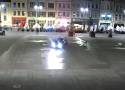 Kierowca Hondy urządził sobie rajd po Starym Rynku w Bydgoszczy [zdjęcia, wideo]