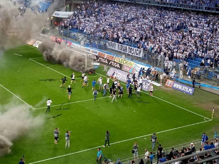 Zadyma na meczu z Legią była dla Lecha Poznań bardzo kosztowna