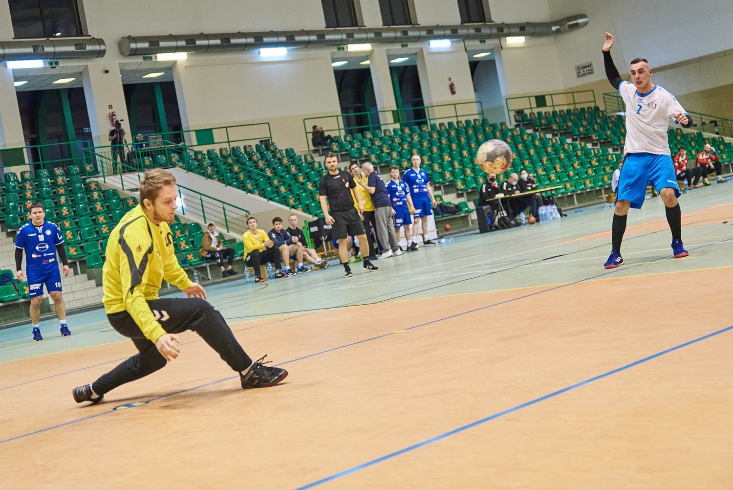Mecz piłki ręcznej zorganizowano w hali sportowej Ośrodka Sportu i Rekreacji w Brodnicy