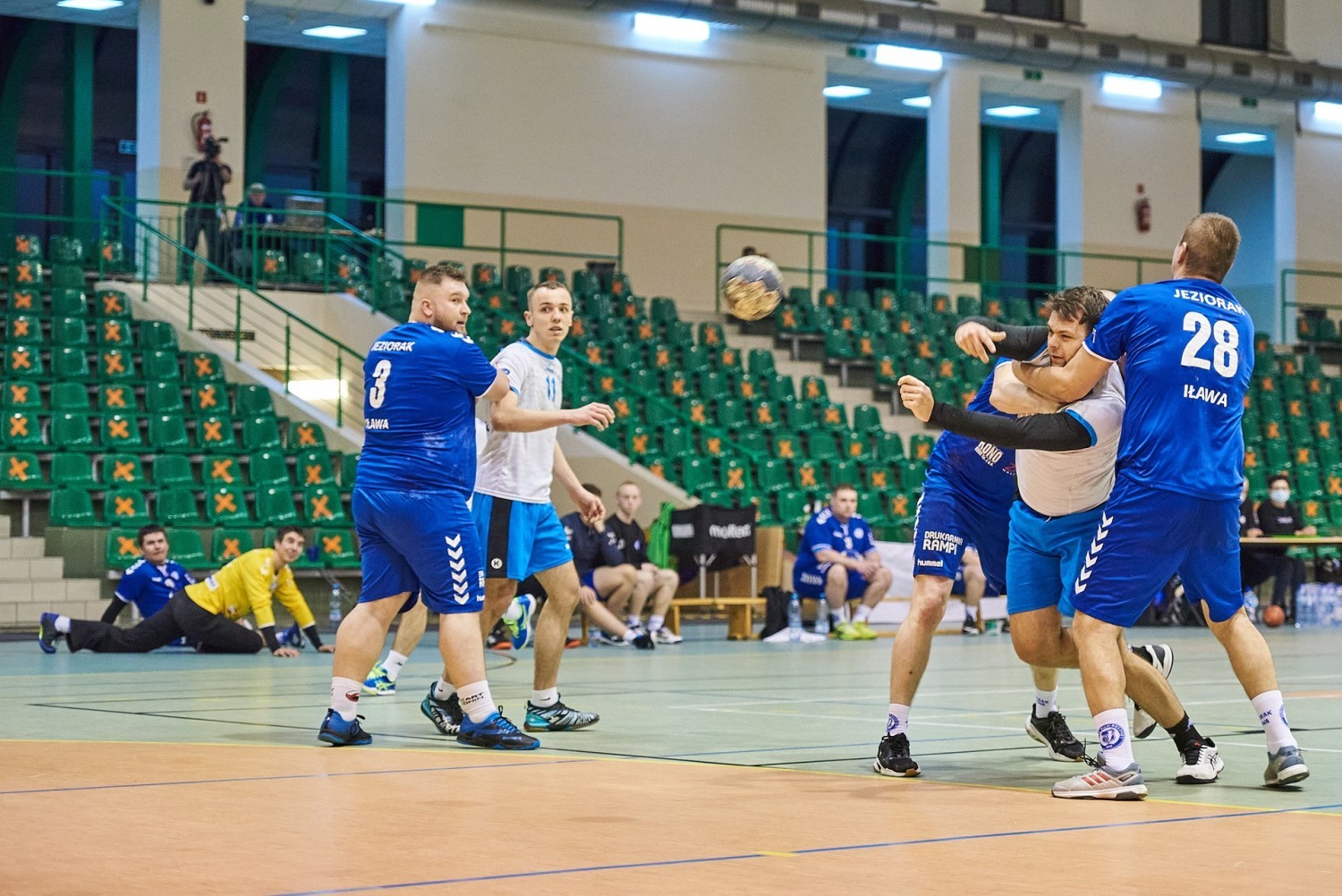 Mecz piłki ręcznej zorganizowano w hali sportowej Ośrodka Sportu i Rekreacji w Brodnicy