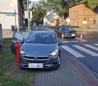 Wypadek w Szczecinku. Zderzenie na skrzyżowaniu w centrum [zdjęcia]