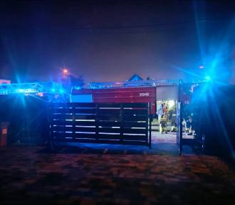 Nocny pożar w Czechowicach-Dziedzicach. Piorun uderzył w dom, ucierpiała jedna osoba