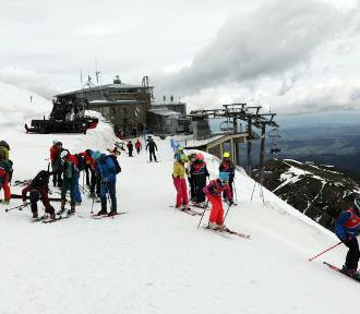 A na Kasprowym Wierchu mnóstwo... narciarzy. To ostatni taki weekend?