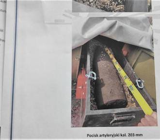 Niewybuch na skwerze "z czołgiem" w Malborku. Co znaleziono?