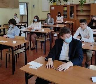 W Grójcu i powiecie od 24 maja rusza egzamin ósmoklasisty. Arkusze i odpowiedzi