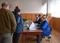 W gminie Brzeziny trwa druga tura wyborów samorządowych. ZDJĘCIA