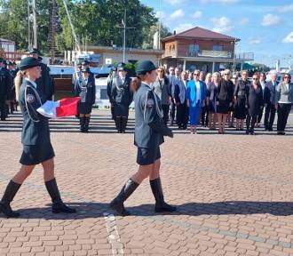 Pomorska Administracja Skarbowej świętowała w Pucku. Były medale i strzały | WIDEO