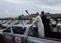 Biskup jeździł z kropidłem po parkingach Jasnej Góry i święcił wszystkie samochody!