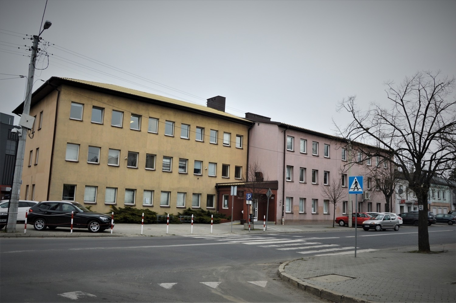 Jeśli nie możesz załatwić swojej sprawy elektronicznie lub przez telefon i musisz udać się do urzędu skarbowego w Bełchatowie, wcześniej musisz zarezerwować wizytę