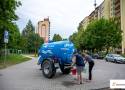 Awaria wodociągowa na osiedlu Dolnośląskim w Bełchatowie. Podstawiono tam beczkowóz