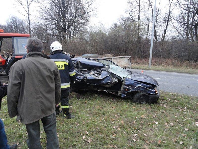 W czwartek rano na ulicy Aleje Piłsudskiego w Nowym Sączu doszło do zderzenia trzech pojazdów